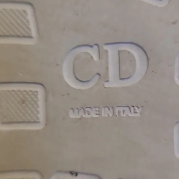 100% Authentic DIOR - Picture 10 of 15